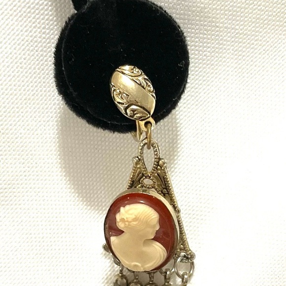Vintage Gold Tone Acrylic Cameo Screw Back Earrings - Picture 3 of 7